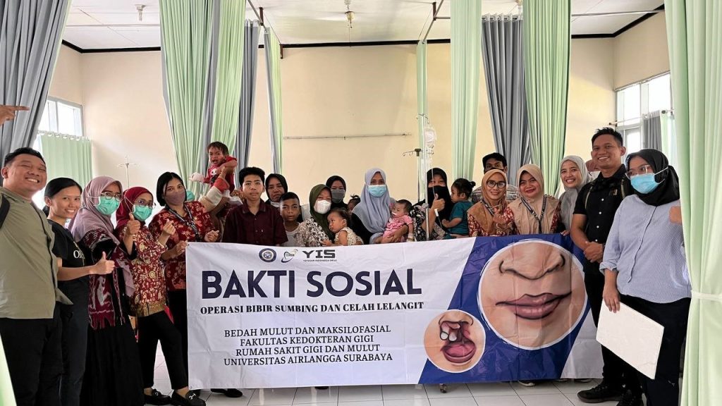 Pengmas Bedah Mulut FKG UNAIR di RSUD Dr. Soedjono Selong Membuka Senyuman Baru