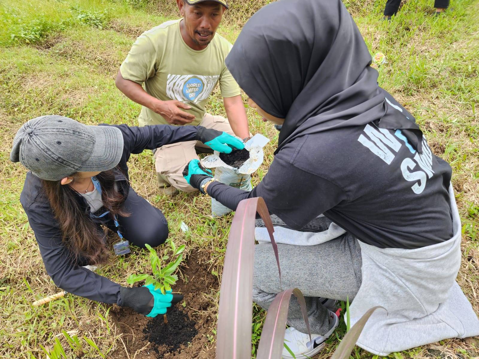 Stovit Community Outreach Peringati Hari Air Dengan Penanaman Pohon di Trawas