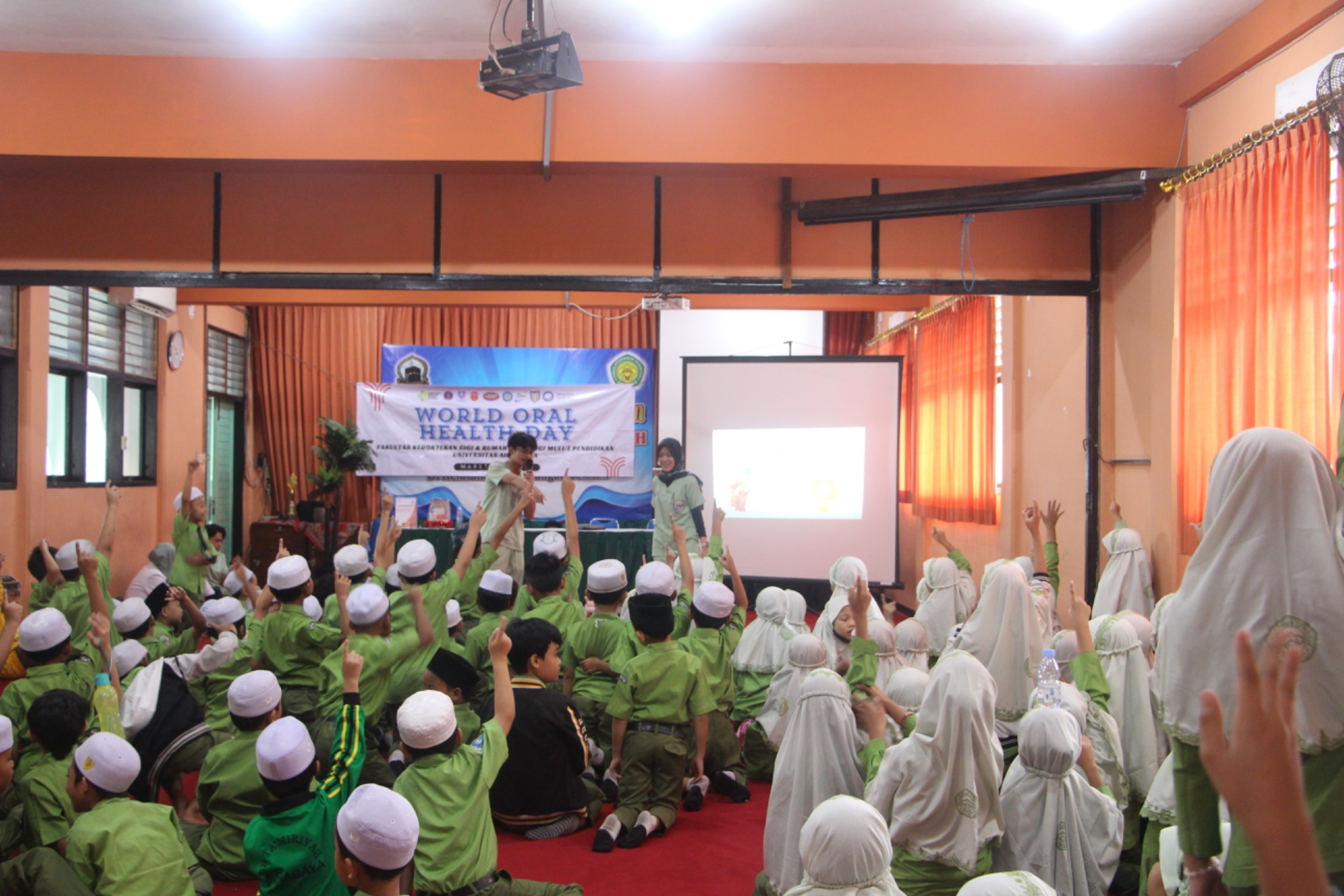 FKG UNAIR Adakan Penyuluhan dan Pemeriksaan Kesehatan Gigi di Sekolah Surabaya